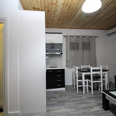 Hotel Riza Veliu Piqeras