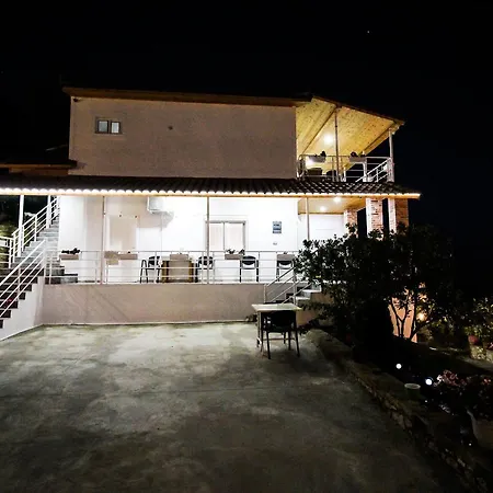 Riza Veliu Hotel *