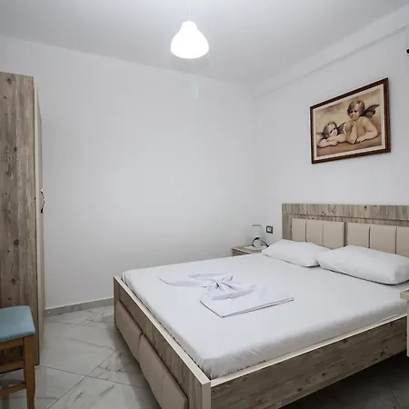 Riza Veliu Hotel Piqeras